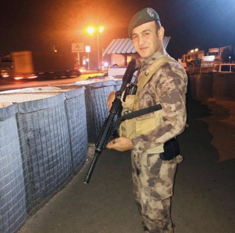 sehitlertepe's tweet photo. "Koç yiğitler ölür vatan uğruna
Dik yaşarlar ve bilmeden eğri ne
Şu kara toprağın kara bağrına
Serilir gülerek Yusuf yüzlüler.." 

Şehit Polis Özel Harekat
Fatih DOĞAN. 🇹🇷
Şehit Polis Özel Harekat
Cihat ŞAHİN.🇹🇷 
|10 Ekim 2021 / Suriye https://t.co/Yem0TcCjwU