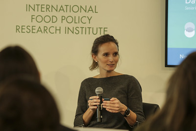 MaMoPanel's tweet image. #ScienceMinute 

@MaMoPanel Program head @KatrinGlatzel has examined how ‘Coronavirus deals a blow to Africa's women scientists’ &amp;amp; provided what it requires to design more gender-responsive policies or mainstream gender into research.
👉bit.ly/3mvzgrz 
[@mcoopermanphoto]