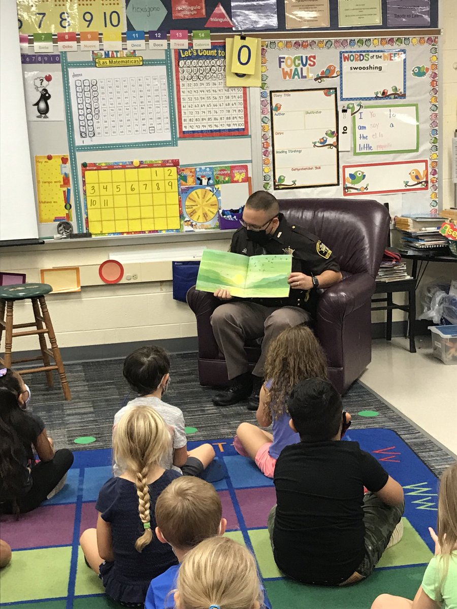 naye0207's tweet photo. Today we had Deputy Soto-Lopez and Veronica Beltran read to our students at @LakeshoreWO  Thank you Deputy Soto and Veronica for sharing your inspirational stories with our kids. #HispanicHeritageMonth https://t.co/qGsktnrMuF