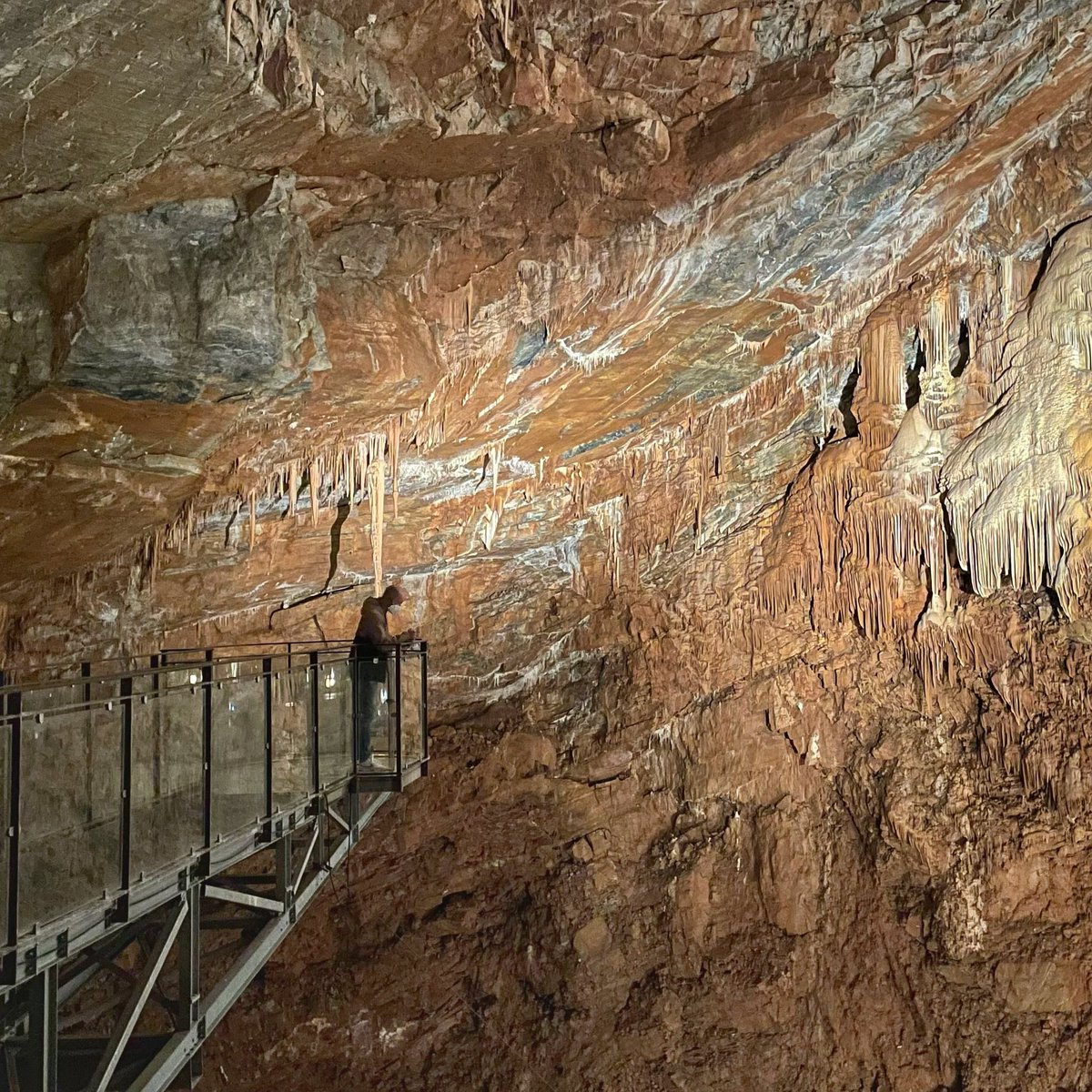 InviernoPlaya's tweet photo. Gruta de Cabrespin 😍 en las entrañas de la Montagne Noire, es una enorme cavidad subterránea de 80 metros de ancho por 250 m de profundidad. Adaptado y con una audio guía bastante buena, es una visita muy chula cerca de Carcassonne. https://t.co/nyI19GiCN7