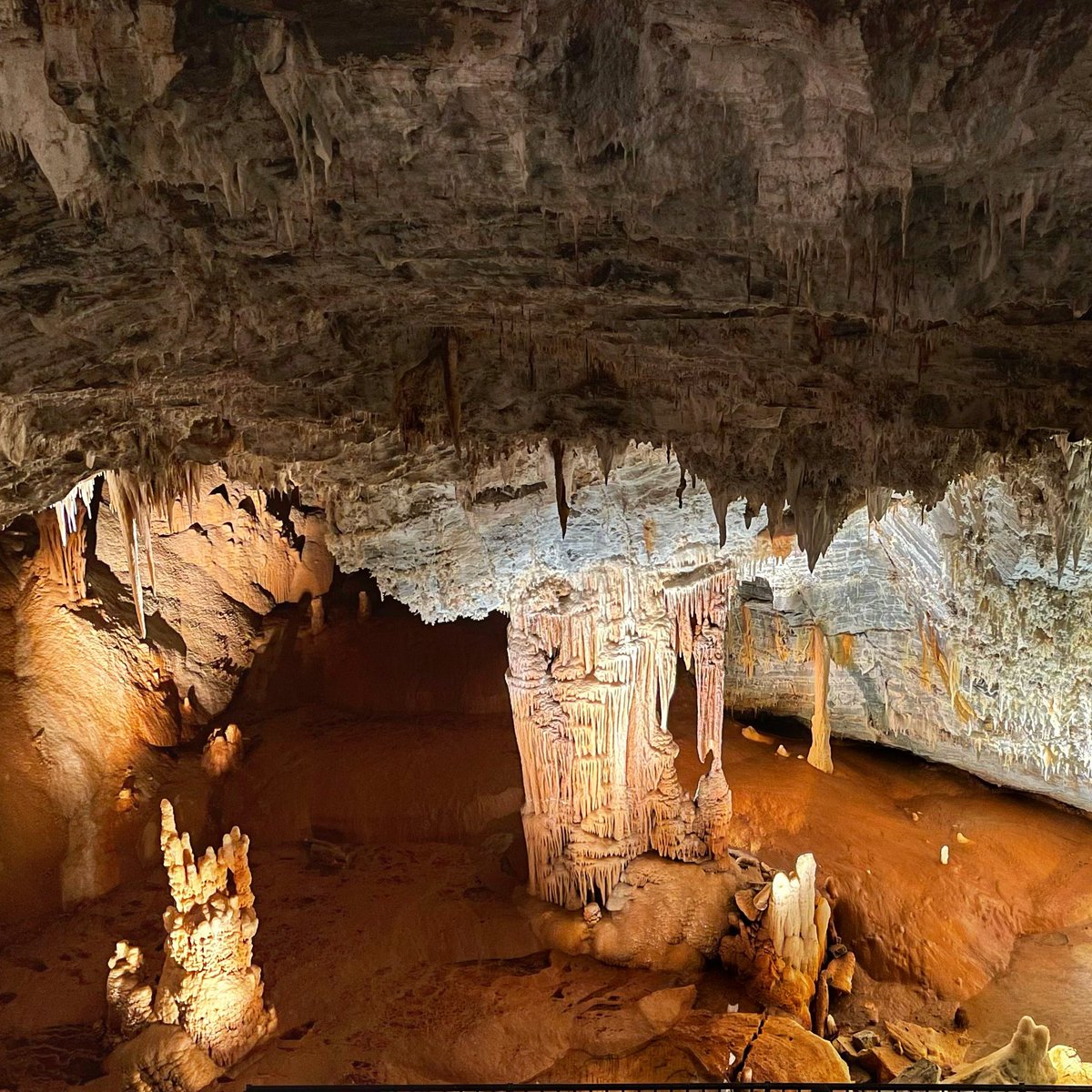 InviernoPlaya's tweet photo. Gruta de Cabrespin 😍 en las entrañas de la Montagne Noire, es una enorme cavidad subterránea de 80 metros de ancho por 250 m de profundidad. Adaptado y con una audio guía bastante buena, es una visita muy chula cerca de Carcassonne. https://t.co/nyI19GiCN7