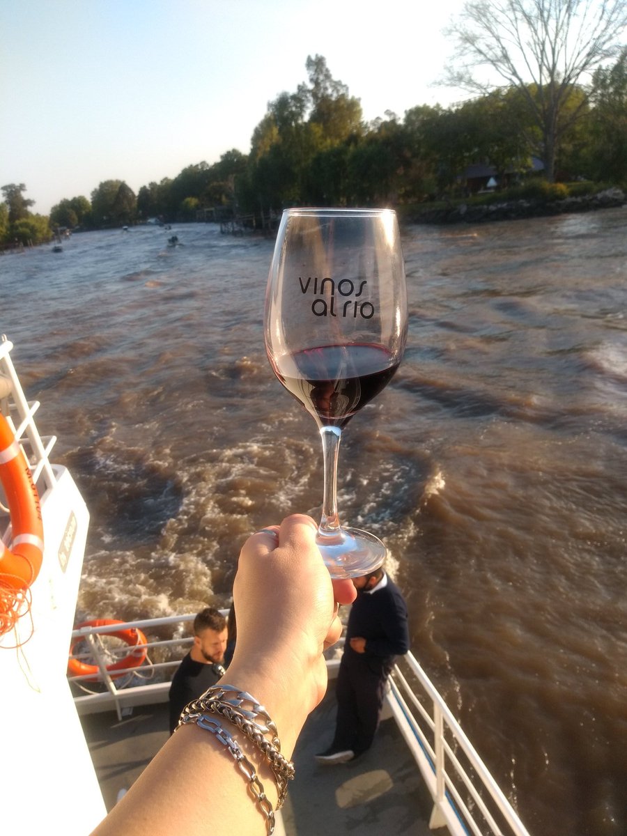 ExigenteW's tweet photo. El sábado estuvimos en Vinos a Bordo disfrutando las vistas de El Tigre en un atardecer increíble, con música y excelente vino 😉🍷
#exigentewine #sunset #wineandfriends #wineandfun #winelovers #winetime #winemoments #amorporelvino #atardecer #vinosdealtagama #vinosboutique https://t.co/AvhcjpOIjY