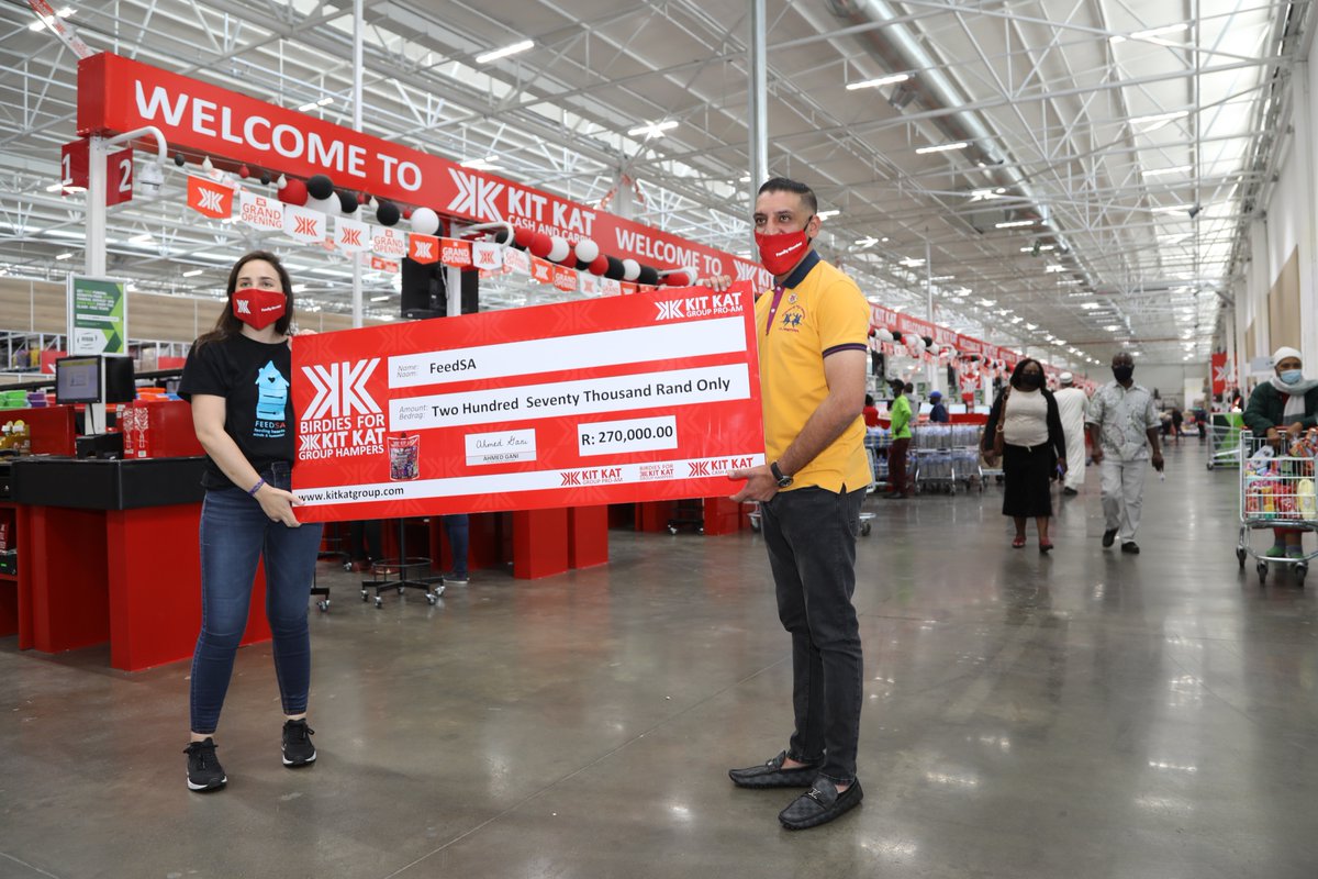 Sunshine_Tour's tweet photo. Thank you to @KitKatGroupSA for your donation to the South African Caddies Association and Academy today.⛳️🙏🇿🇦
KitKat Group has given out over 8000 food hampers for the birdies initiative.
#GreatnessBeginsHere #KitKatGroup
#ThomasAbt #FeedSA https://t.co/AaXtwwA5RA
