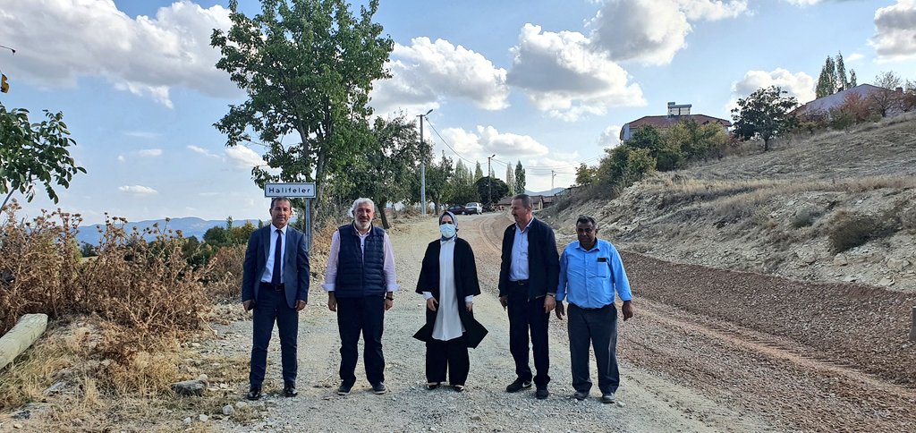 alivar43's tweet photo. #Sefaköy - #Halifeler arası yapılan sıcak asfalt çalışmasını İlçe Kaymakamımız Sn.@didemdnc95 İlgenel Meclisi Üyemiz İbrahim Kılıç ile birlikte ziyaret ettik.Yöre halkımıza hayırlı olsun.
#HisarcıkİçinCanlaBaşla
#özelidareçalışıyor
@43ozelidare
@muratkoyak
@alicelik_64 https://t.co/7coWQp53QL
