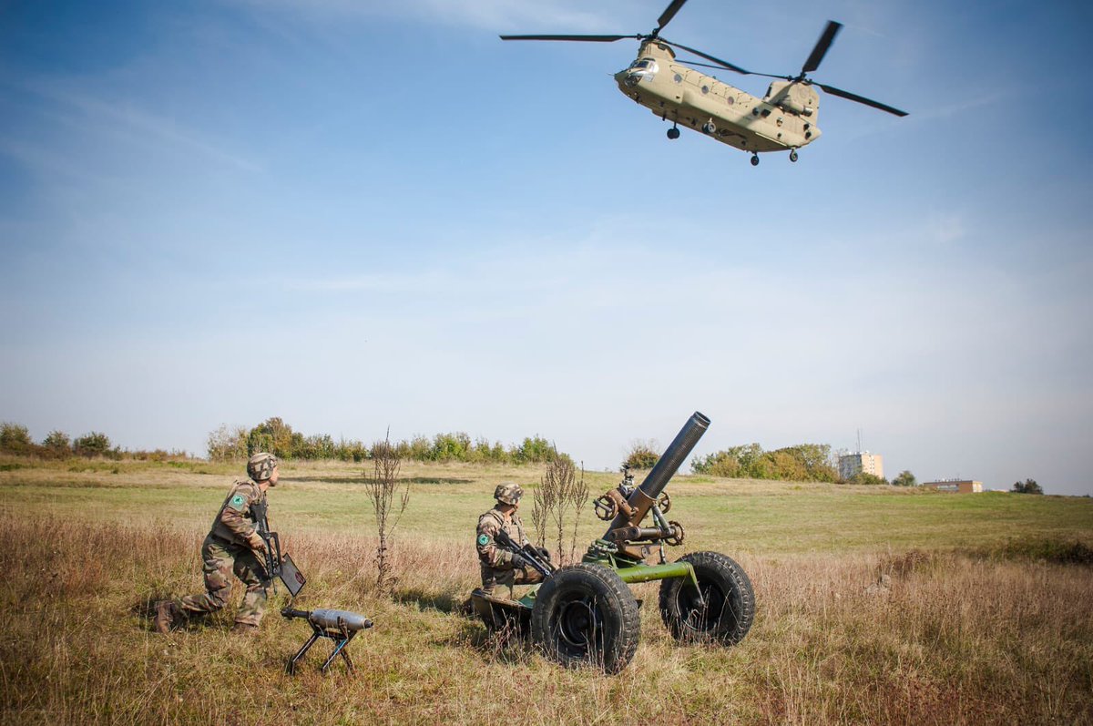 @thinkdefence I agree! Today at Ex ROYAL BLACKHAWK… the multinational deep fires / air assault / JTAC-focussed / you-name-it exercise run by the excellent @1er_ra of @EM1DIV of @Commandement_FT of the @armeedeterre … although the @USArmy #CH47 helps…! 📸 CCH Chambon - merci! 🇫🇷 🇺🇸 🇧🇪 🇩🇪 🇬🇧