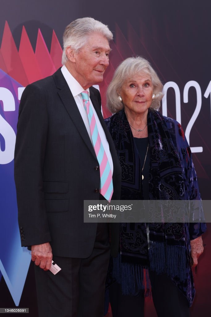 Timothy Carlton e Wanda Ventham, pais do Benedict, tbm  compareceram a premiere de The Power of the Dog no #BFILondonFilmFestival 😍