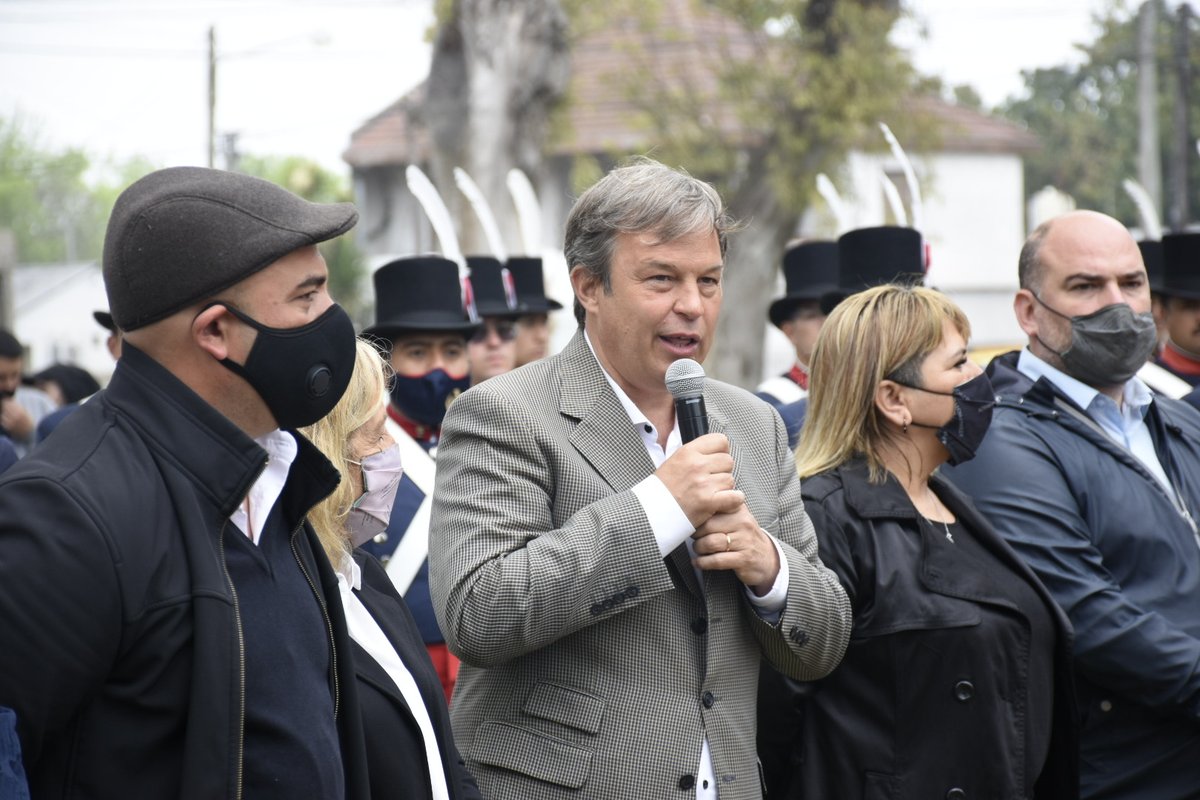 CascallaresPJ's tweet photo. Junto al pueblo de Glew, a sus instituciones y a las entidades tradicionalistas locales celebramos un nuevo aniversario de esa hermosa localidad browniana. #GlewCumple #ElBrownQueQueremos https://t.co/WNWrLDT4ra