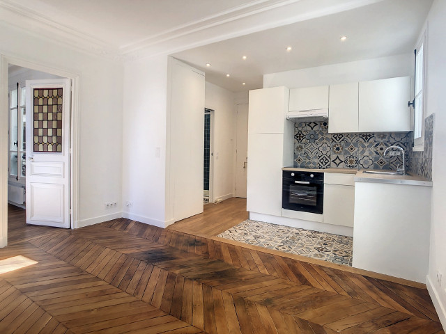 Nouveau: Beau 2 pièce meublée Paris 18é: pvt.fm/p/EE66AC01084C