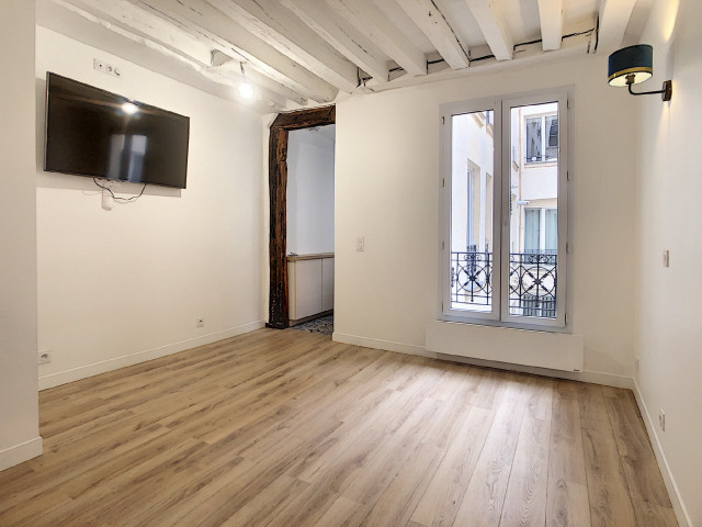 Nouveau: Beau studio meublé rue Montmartre: pvt.fm/p/C481BF727064