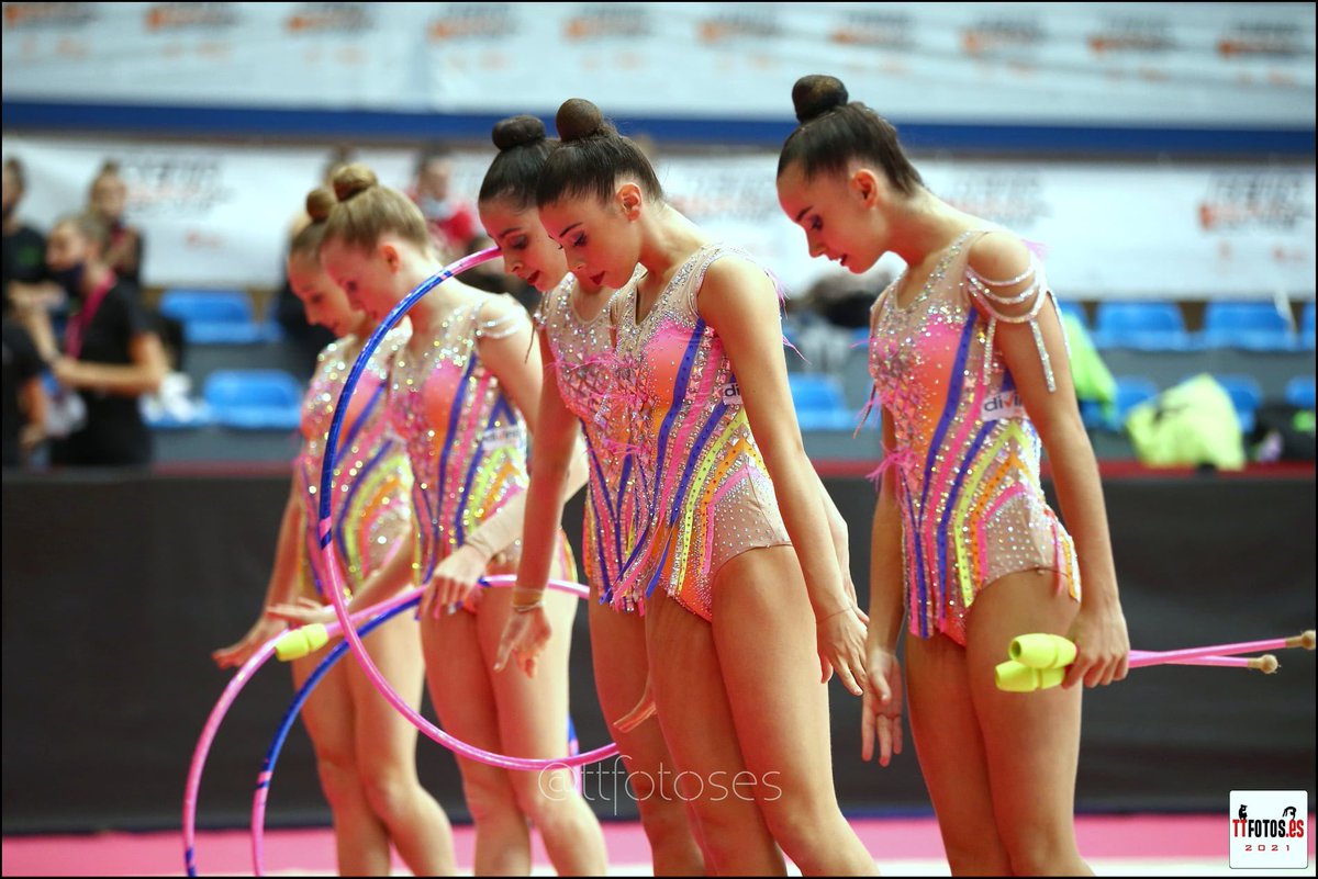 Equipo nacional senior 🇪🇸 en el fantástico Trofeo Reus mostró a los participantes 4 ejercicios, 2 pases del ejercicio de pelotas y 2 de ejercicio mixto. Las gimnastas lo dieron todo y se llevaron el aplauso del público. Más fotos en el facebook de TTFOTOS.