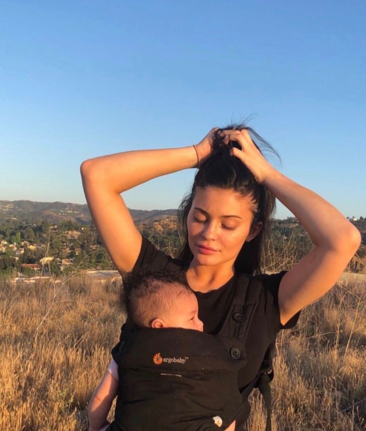 Kyliejener800's tweet photo. πππ#kyliejenner #kyliemakeup #kylieinstagramstory #kylieinstagram #kyliejennerfans #kylienails #kyliejennerbaby #kylieyoutube #stormibigsister #stormiwebster #stormy #stormi #kyliebikini #kyliecutie https://t.co/eWXXcy8q68