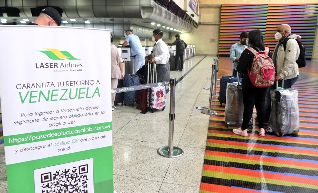 IAIM_VE's tweet photo. #GestiónIAIM || #11Oct Garantizamos que las operaciones aéreas en el Aeropuerto de Maiquetía se cumplan con total normalidad, es por ello que invitamos a todos los pasajeros que acatan las normativas establecidas por el #INAC y #OMS para disfrutar un viaje #BioSeguro https://t.co/4bphguODhJ