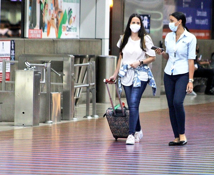 IAIM_VE's tweet photo. #GestiónIAIM || #11Oct Garantizamos que las operaciones aéreas en el Aeropuerto de Maiquetía se cumplan con total normalidad, es por ello que invitamos a todos los pasajeros que acatan las normativas establecidas por el #INAC y #OMS para disfrutar un viaje #BioSeguro https://t.co/4bphguODhJ