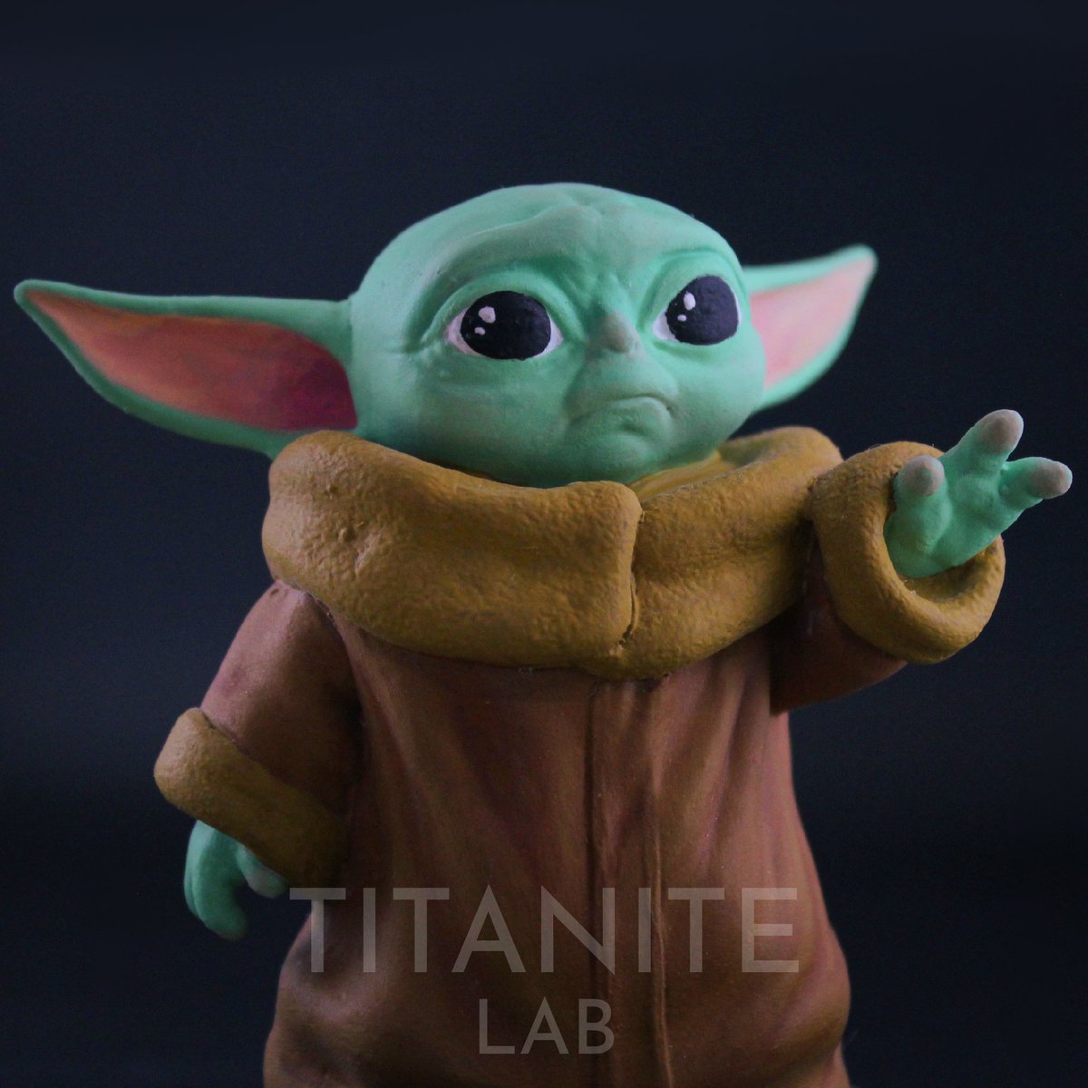 TitaniteLab's tweet photo. Baby Yoda, altezza 10 cm, stampato su Elegoo Saturn con resina Water Washable, dipinto a mano con acrilici.

Crediti:
Baby Yoda da Disney, Lucasfilm
Artista: MarVinMiniatures
Sito: Thingiverse
Stampante: Elegoo Saturn

#babyyoda #grogu #green #starwars #lucasfilm #titanitelab https://t.co/WtqMIws7Nb