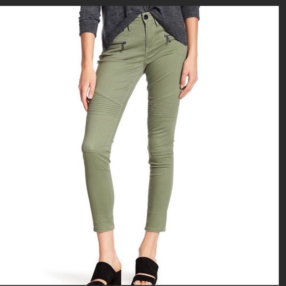RAWFashionFinds's tweet photo. So good I had to share! Check out all the items I'm loving on @Poshmarkapp #poshmark #fashion #style #shopmycloset #calvinklein #underarmour #seven7: https://t.co/no01GMcCQD https://t.co/QBevz3SQqY