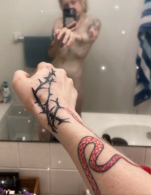 Da new tat is bleeding ink 🖤🥀 https://t.co/WARgettfd0<a href="/tag/ftmnsfw"class="tags"><span>#ftmnsfw</span></a>