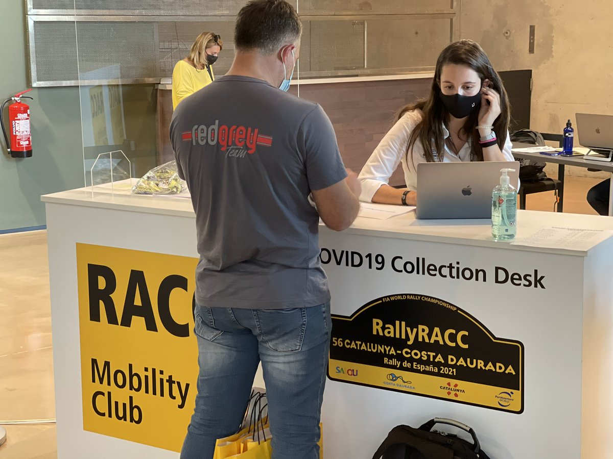 RallyRACC's tweet photo. 👏 L'èxit d'un ral·li depèn de moltes persones que no són visibles. Sempre estan darrere de càmera i fan possible que tot estigui perfecte.

 ES MEREIXEN UN 💛!  No?  😜

 #RallyRACC #WRC https://t.co/iW8aNbpcVp