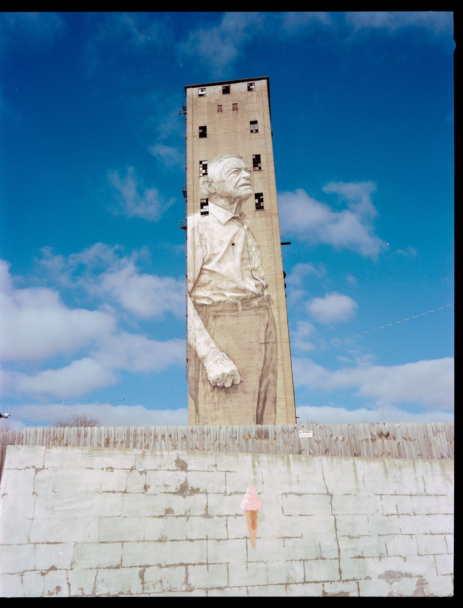 🍦
-
📷 Mamiya 7ii
🎞 Kodak Portra 400
⏲ Dev/Scan @thirdmanphotostudio
-
#mamiya7 #mamiya7ii #mamiya  #mediumformat #mediumformatfilm  #kodakportra400 #kodak #madewithkodak #kodakprofessional #drivebyfilm #theanalogclub #boxspeedfeature #bestoftheroll #nashville #streetart