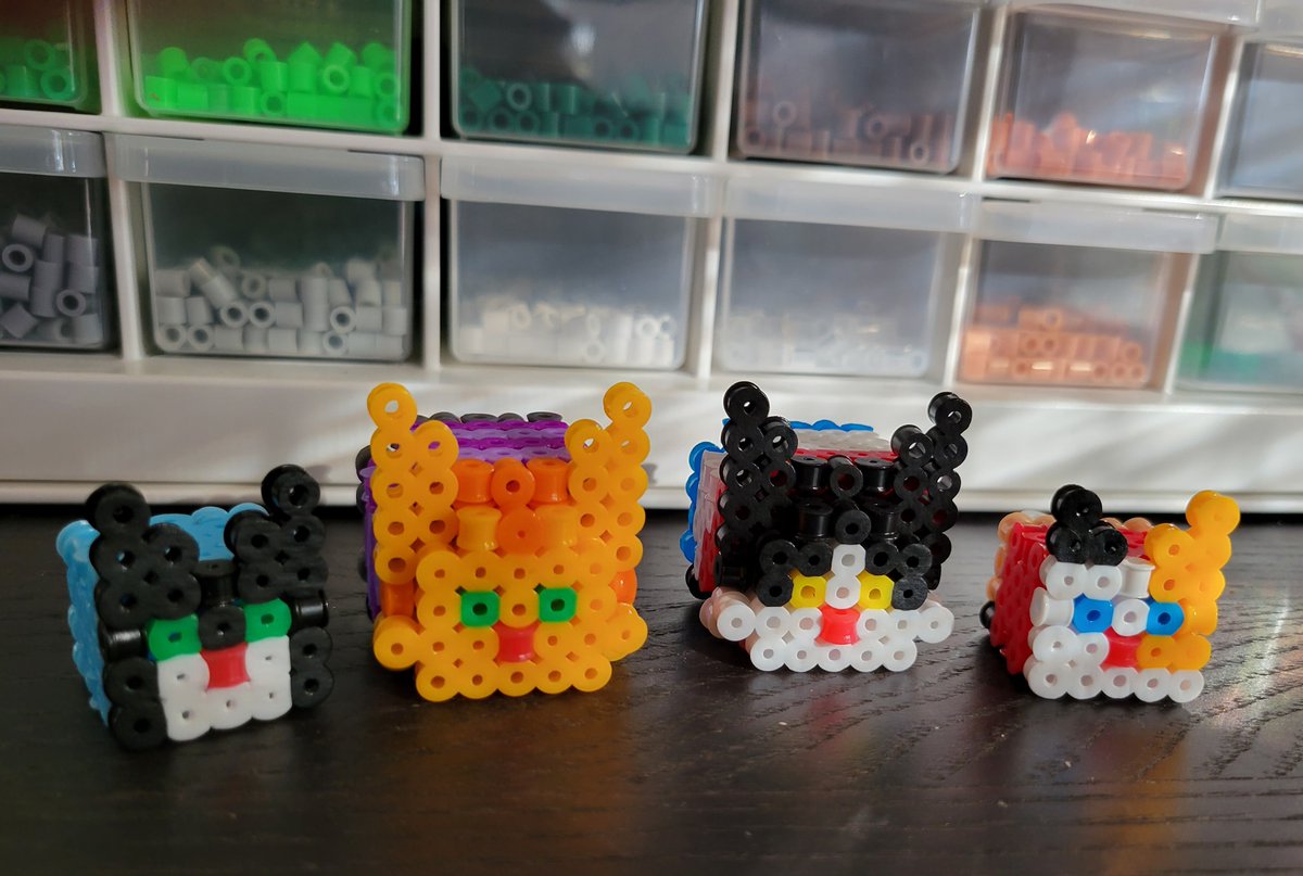 LitterboxComics's tweet image. #Comictober2021 Day 11: Crafts

Thought I&apos;d try something different today!  I designed my own #perler bead Litterbox #crafts you can make at home! 

Instructions below 👇  

#fusebeads #perlerbeads