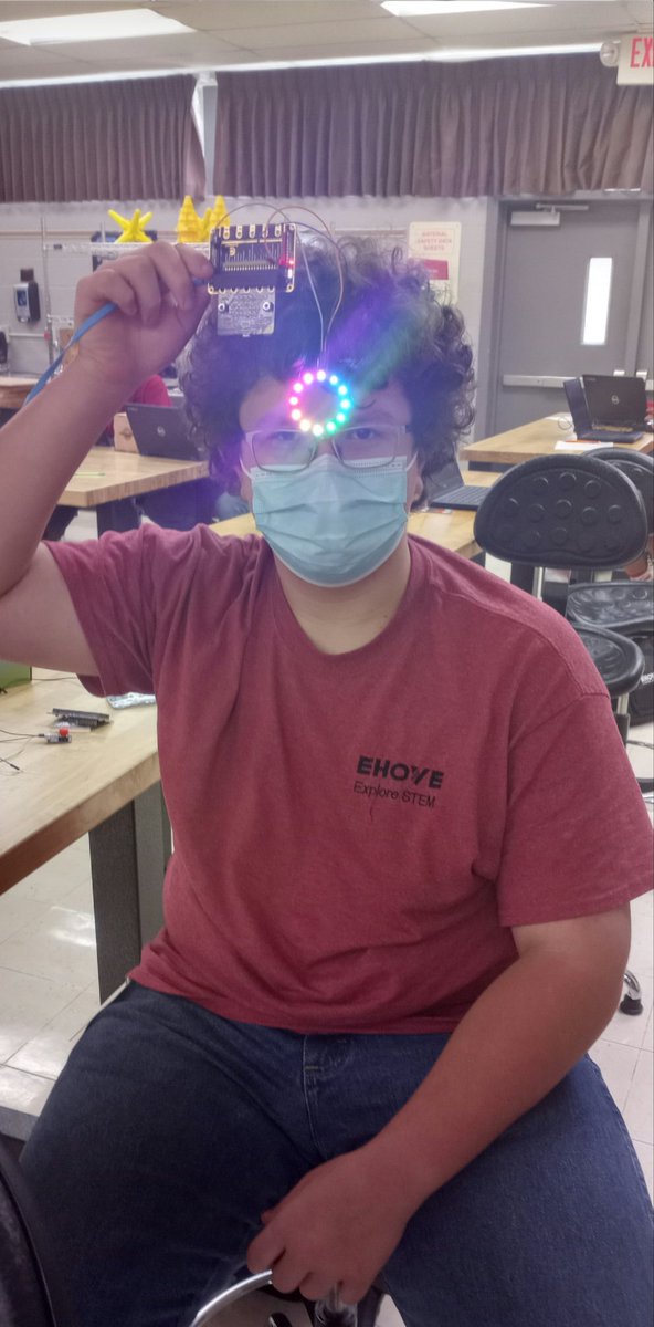 EHOVEstem's tweet photo. Jack and his lights https://t.co/1jftEy7f81