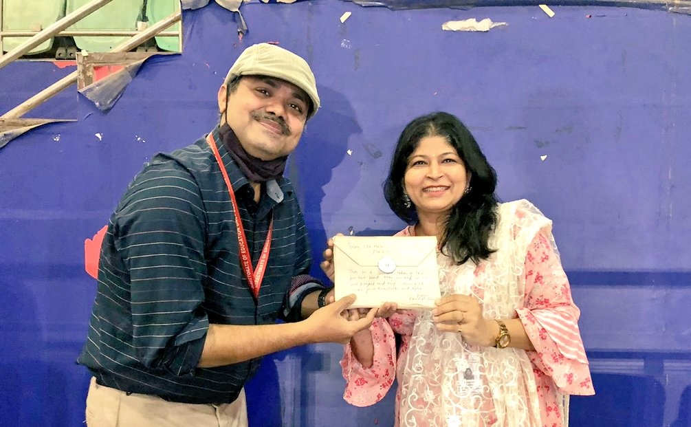 Ila1576's tweet photo. I was so touched by the sweet message scribbled fr me on the wrap 
But then a more beautiful &amp; lovely surprise received frm inside the packet❣️
Nothing can be as wonderful as this kind gesture @kaushalsen_15 🤗📕
Thank u @IamCJha fr being the messenger of good vibes

#PowerOfPLN https://t.co/TmUJ68kejB
