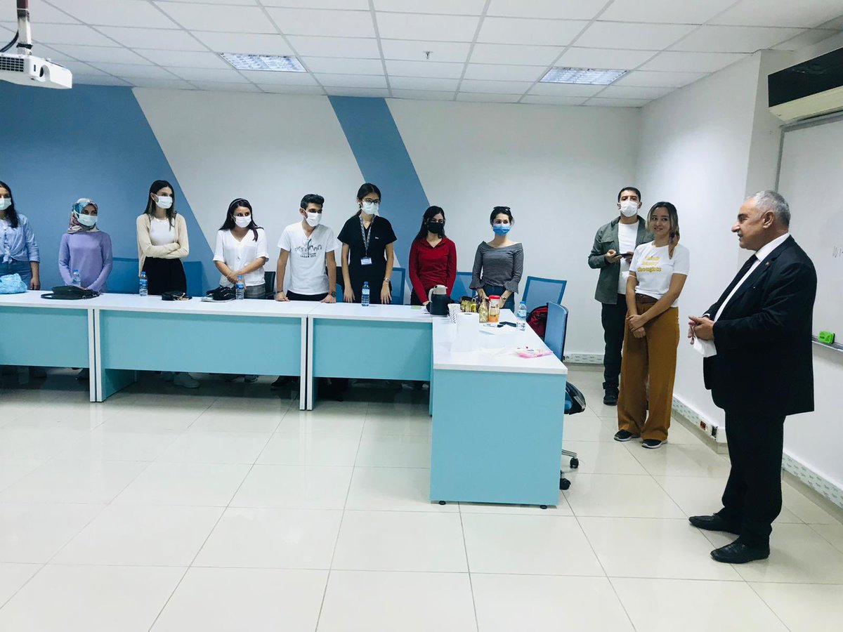 ProfDrMTurgut's tweet photo. Uluslararası ADYÜ vizyonumuz doğrultusunda, #Erasmus+ Koordinatörlüğümüz bünyesinde öğrencilerimiz için üç adet dijital sınıf açtık. Öğrencilerimiz İngilizce ve Almanca konuşma pratiği elde edecek.

Pilot sınıfımızda bugün gerçekleştirilen ilk etkinliğin konuğu oldum. https://t.co/VcjO38WBRZ