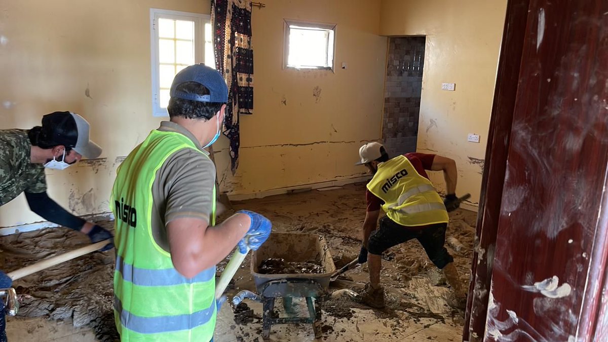 MiscoOman's tweet photo. جانب من شركة حديد القمر ضمن الجهود الوطنية لمساعدة ودعم المناطق المتأثرة بالأنواء المناخية الاستثنائية الإعصار " شاهين ".
Volunteers from MISCO joined the national efforts to help the cyclone-hit areas of Khabourah.  #cycloneshaheen #CSR #socialresponsibility #عمان_عظيمة_بشعبها https://t.co/MXLBeNfXVn