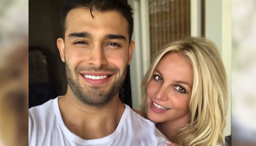 EN EL ESCENARIO by Ana Teresa Delgado de Marín_ Billie Eilish compartió el sábado una foto con Daniel Craig y Rami Malik del estreno de "No Time To Die". Leer en revistasuroeste.blogspot.com/2021/10/en-el-… <a href="/delgadoanat/">ANA TERESA DELGADO</a>