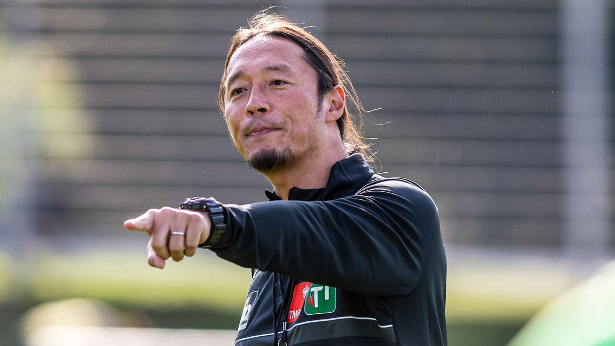 LAOLA1_at's tweet photo. Masaki Morass und die Speckknödel. Der einzige japanische Profi-Trainer in Europa arbeitet beim FC Wacker. #LigaZwa  https://t.co/9HS1f96WoQ https://t.co/YBxXl8bZnF