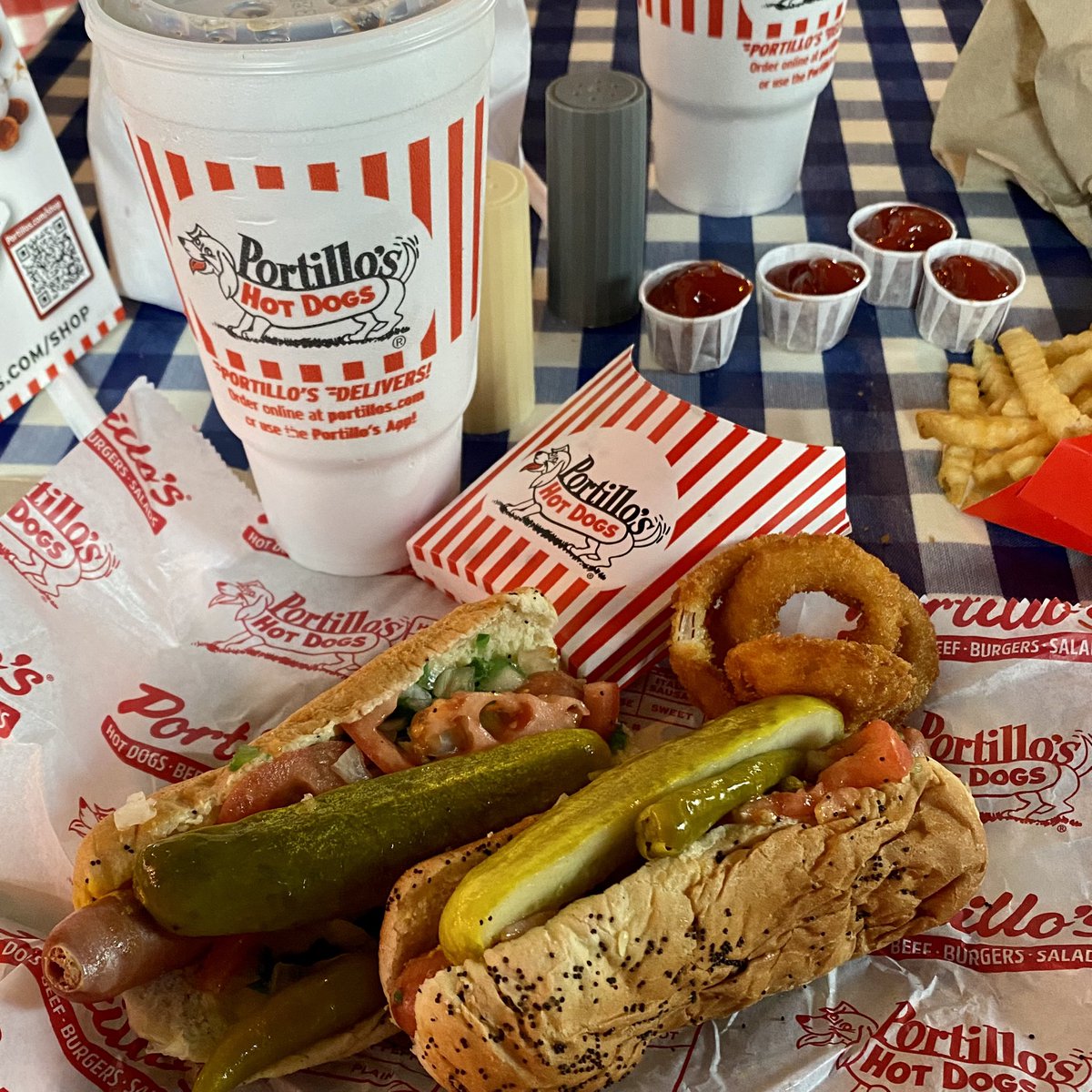 CMoneyKS's tweet photo. Have been jonesing for a Chicago dog for MONTHS. 2 Portillos Beef Hotdogs and rings for lunch today, BABY! #ChicagoDog #Hotdogs #Chicago #NeonGreenRelish https://t.co/5kicFP9A66
