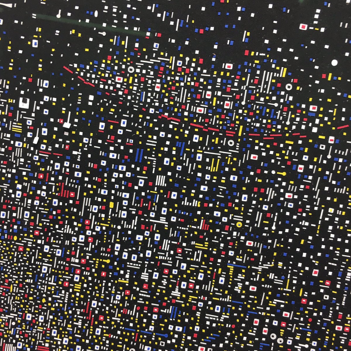 Guiguiii94's tweet photo. Les cosmographies méticuleuses, infimes et colorées de #MarcoMaggi jusqu’à la fin du mois à la @XippasGalleries. 

Avec les chutes de particules au sol, le visiteur prend part à l’œuvre, déplaçant sans cesse ce petit monde, lui donnant vie. Une abstraction très poétique. https://t.co/8tcuXnEjrT