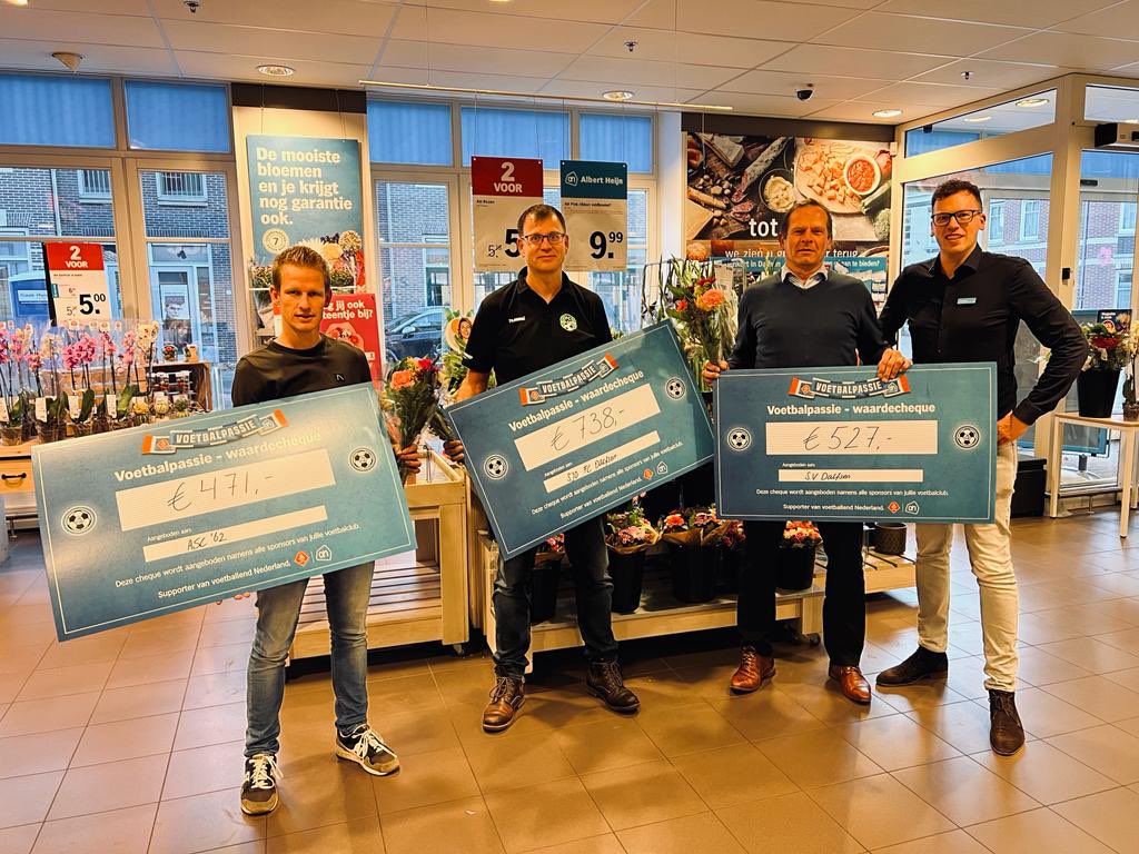 Winkelend publiek weet de voetbalclubs in <a href="/gem_dalfsen/">Gemeente Dalfsen</a> goed te vinden. #voetbalpassie actie van <a href="/ahdalfsen/">AlbertHeijn Dalfsen</a> <a href="/ASC62/">ASC '62</a> <a href="/svdalfsen/">SV Dalfsen</a> <a href="/fcdalfsen/">FC Dalfsen</a> ⚽️⚽️⚽️ 🔵⚪️+🔴🟡+🟢⚫️ = 🤙