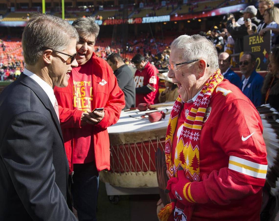 Chiefs's tweet photo. We’re honored to continue to work with the American Indian Working Group to educate ourselves and our fan base while identifying ways to celebrate multiple tribes with a historic connection to our region. #IndigenousPeoplesDay

📝: https://t.co/m6PDQ4AJfq https://t.co/At5GD2YqzS