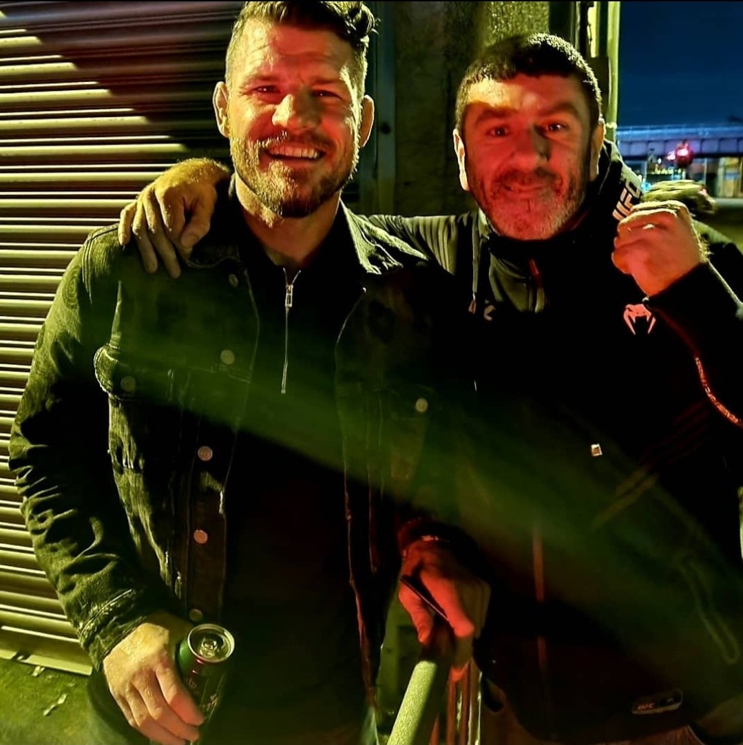 jovibaz's tweet photo. @bisping Amazing show thanks again bud really nothing was a problem chatting away after the show 👍 🏴󠁧󠁢󠁳󠁣󠁴󠁿 https://t.co/uRXju7kxrr