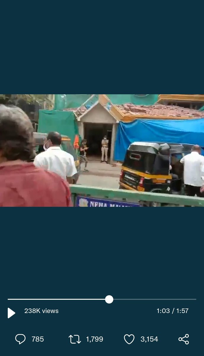 muttonbhakrii's tweet photo. @TOIMumbai Here is police standing helpless https://t.co/qRvkyE2bKD