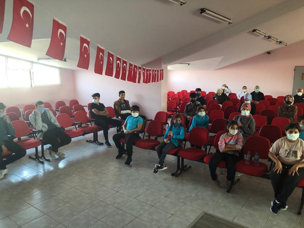 AdalarImam's tweet photo. Okulumuzda Camiler ve Din Görevlileri Haftası çerçevesinde "Cami, Din Görevlileri ve Vefa" konulu konferans düzenlendi.Okul Müdürümüz Murat Kaplan'ın açılış konuşmasını yaptığı program,Adalar İlçe Müftülüğü ile ortak yürütüldü. https://t.co/aibNJot4ot
