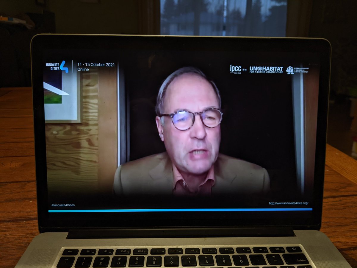 Watching Clr <a href="/ben_hen/">Ben Henderson</a> talk about #yeg setting a local carbon budget since the Edmonton Declaration was signed and setting up a process to closely monitor our progress at #innovate4cities conference #yegcc