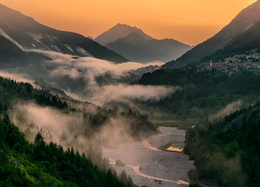 Autumn strolls on the mountains of #FriuliVeneziaGiulia🍂! 

📷damianogiacomello via IG - #Erto

#FVGlive #Treasureitaly