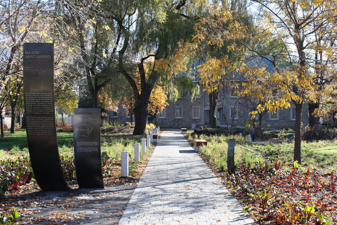 gsmstudiosworld's tweet photo. Depuis quelques semaines l’automne s’installe dans le pays. Nous souhaitons à tous nos collègues, collaborateurs et clients à travers le #Canada un joyeux repos en ce jour de #Actiondegrâce. 🍁 https://t.co/tUTuZn6qV9