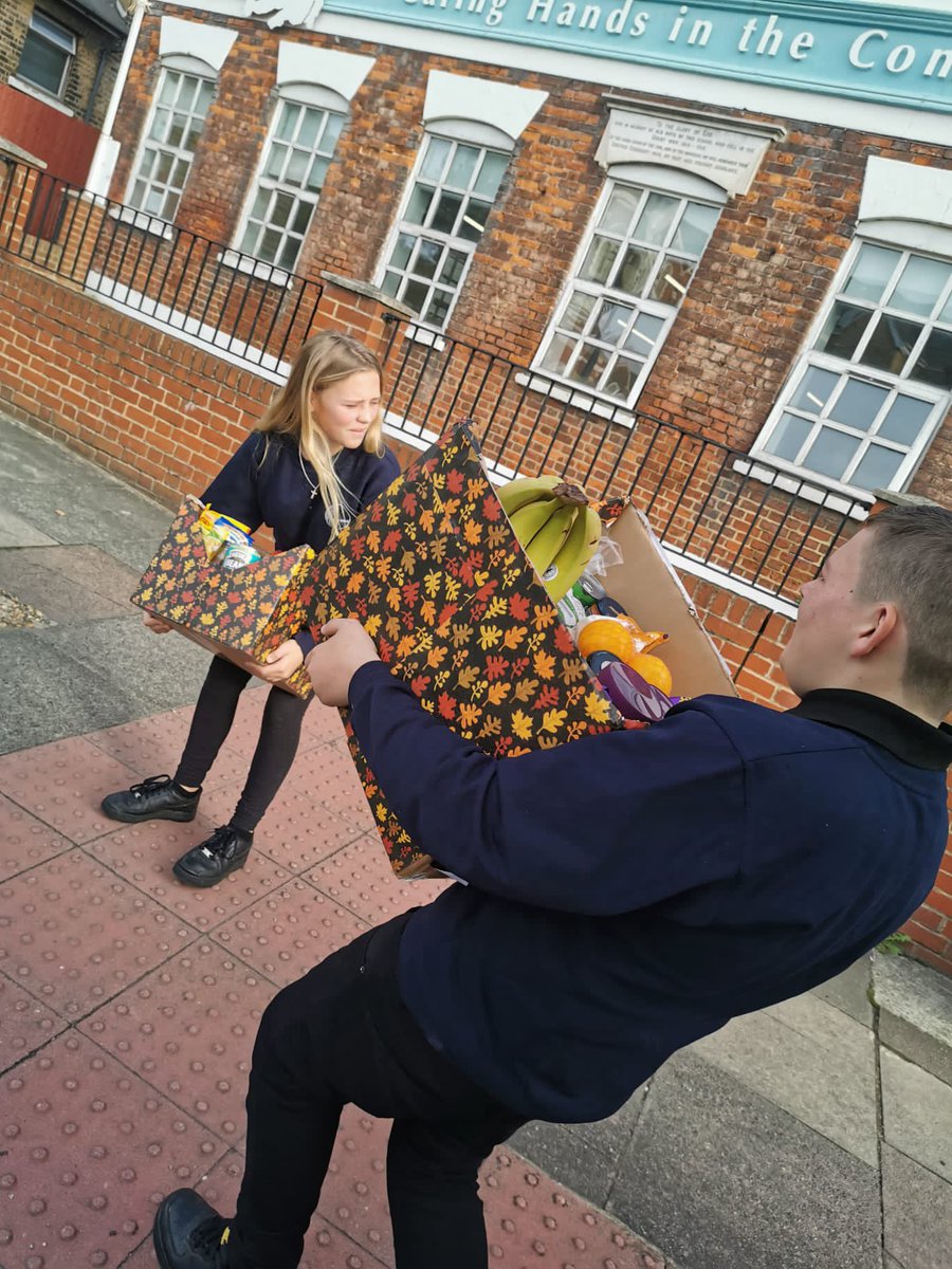 HakeG2's tweet photo. It was a pleasure today to donate our filled Harvest festival boxes to @CaringHandsUK @TheRowansAP #kindness #KindnessMatters 🍏🍌🌽🍂🌾 well done to Alfie and Emmie 👏👏👏👏 https://t.co/8gvHgJFuV0