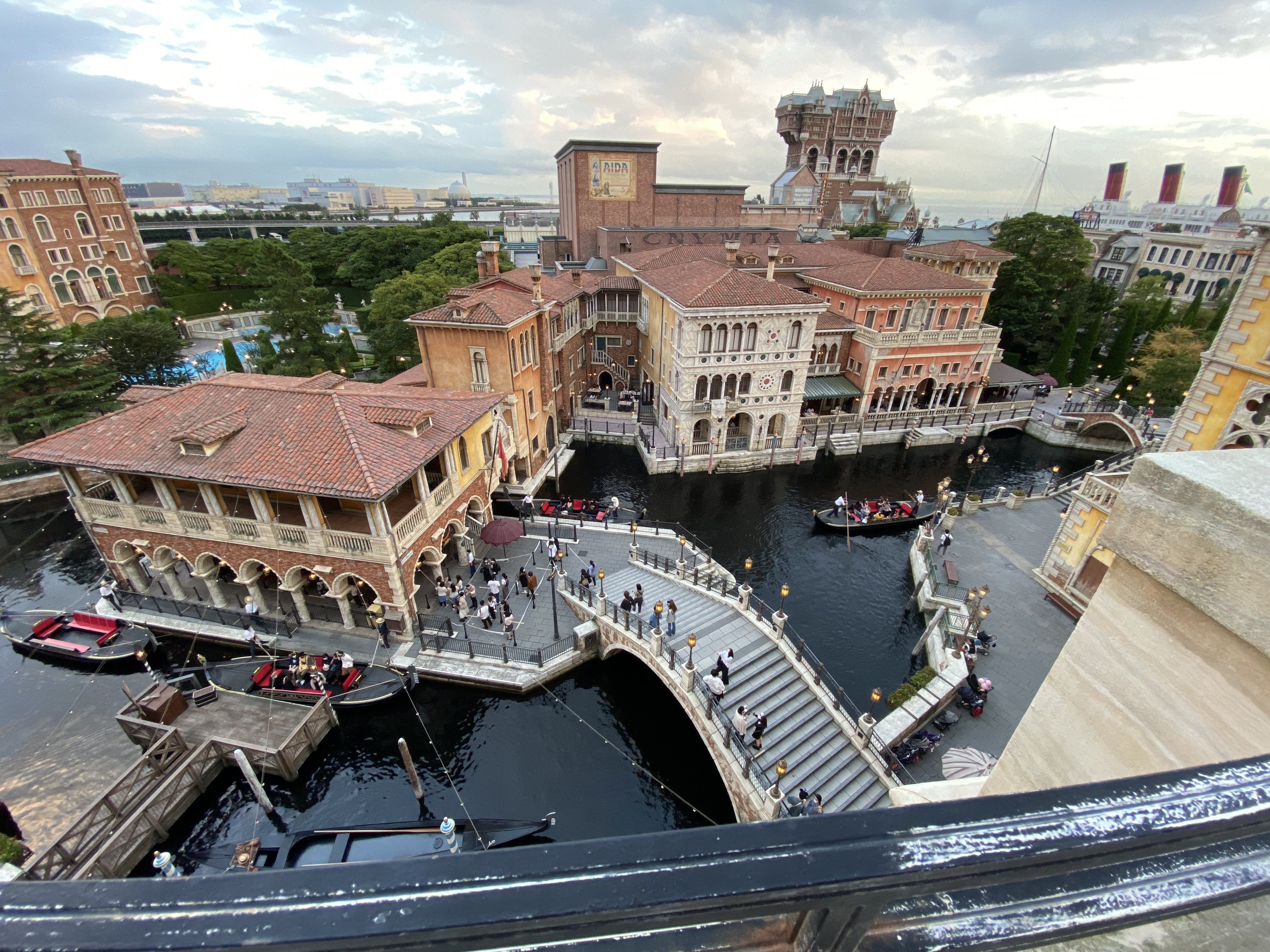 綾川ゆんまお 11 13 14 S耐 岡山戦love Drive Racingレースクイーン 夜景が絶景すぎるしタワー オブ テラーから悲鳴も聞こえてくるしキャストさんが手振ってくれるし最高すぎてずーっと眺めてた スペチアーレ ルーム スイート ヴェネツィア
