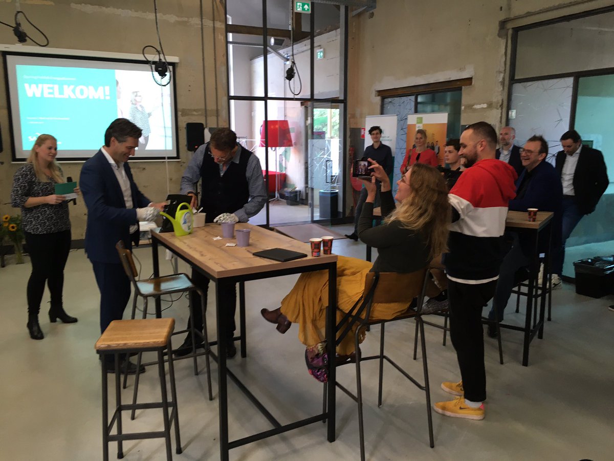 Gefeliciteerd <a href="/Saxion/">Hogeschool Saxion (inactief)</a> &amp; partners met de opening van het #fieldlab #energy4business waar bedrijven &amp; kennisinstellingen samenwerken aan de #transitievraagstukken, dus ondernemers meld u aan! @CleantechRegio <a href="/DeventerGem/">Gemeente Deventer</a> <a href="/ProvincieOV/">Overijssel</a> <a href="/VNONCWNoord/">VNO-NCW Noord</a> <a href="/UTwente/">University of Twente (inactive)</a> <a href="/StichtingKiemt/">Kiemt</a> @Oostnlnl