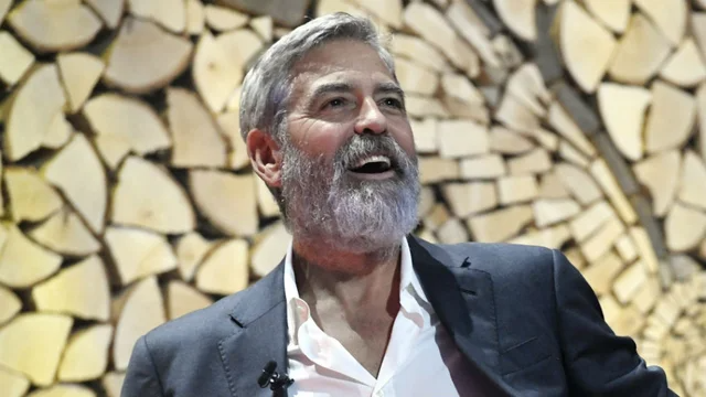 thehill's tweet photo. George Clooney says President Biden's recent sinking poll numbers are because he inherited a wounded country from former President Trump https://t.co/izTDOwMYb9 https://t.co/JVxjqRtXwA