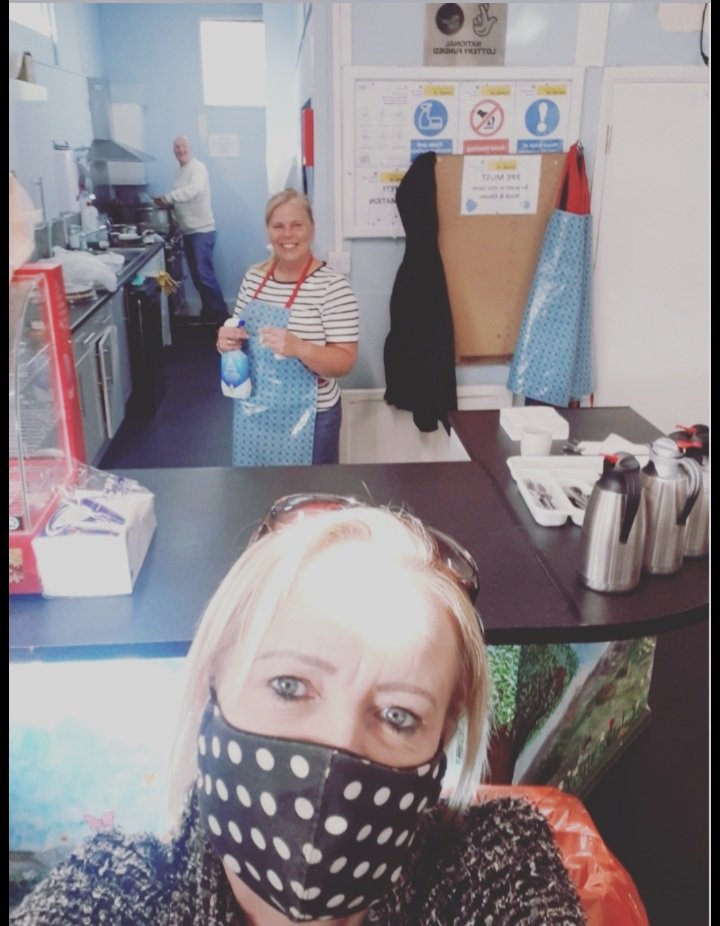 Lisa from the MHNetwork supporting her client on his first day volunteering at the Heaton Norris Pavilion <a href="/MHN_pure/">Mental Health Network</a> <a href="/stockportWin/">StockportWin</a> @<a href="/weare_pure/">Pure Innovations</a>