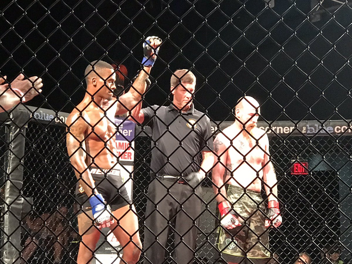 CombatSportsInt's tweet image. Save 35% off select brands when you enter save35 at checkout. Only at combatsports.com
#mma #fightgear #ufc