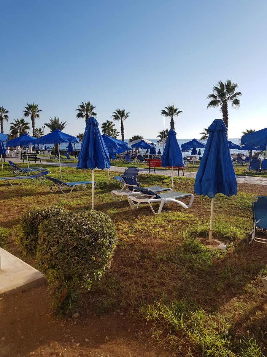 Not a cloud in the sky ere. 28°😎😎