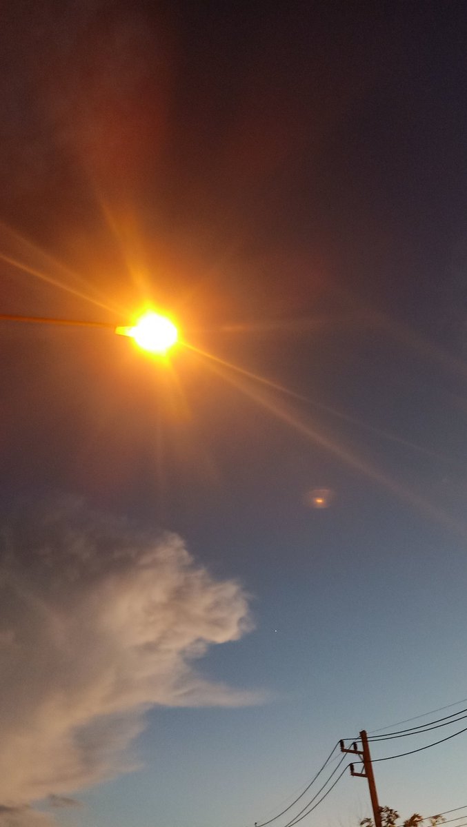 Reflections in the sky🌿