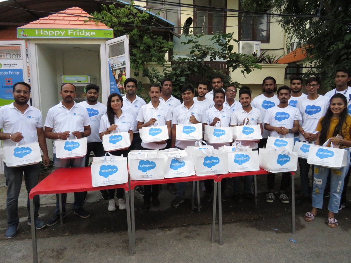 dotsquares's tweet photo. Over the weekend our Teams in the UK and in India, in conjunction with our Partners at @Salesforce delivered care packages to the homeless, to take just a small step forward in making a difference to our communities.

#Community #WorldHomelessDay https://t.co/d0Wcb62Cmi