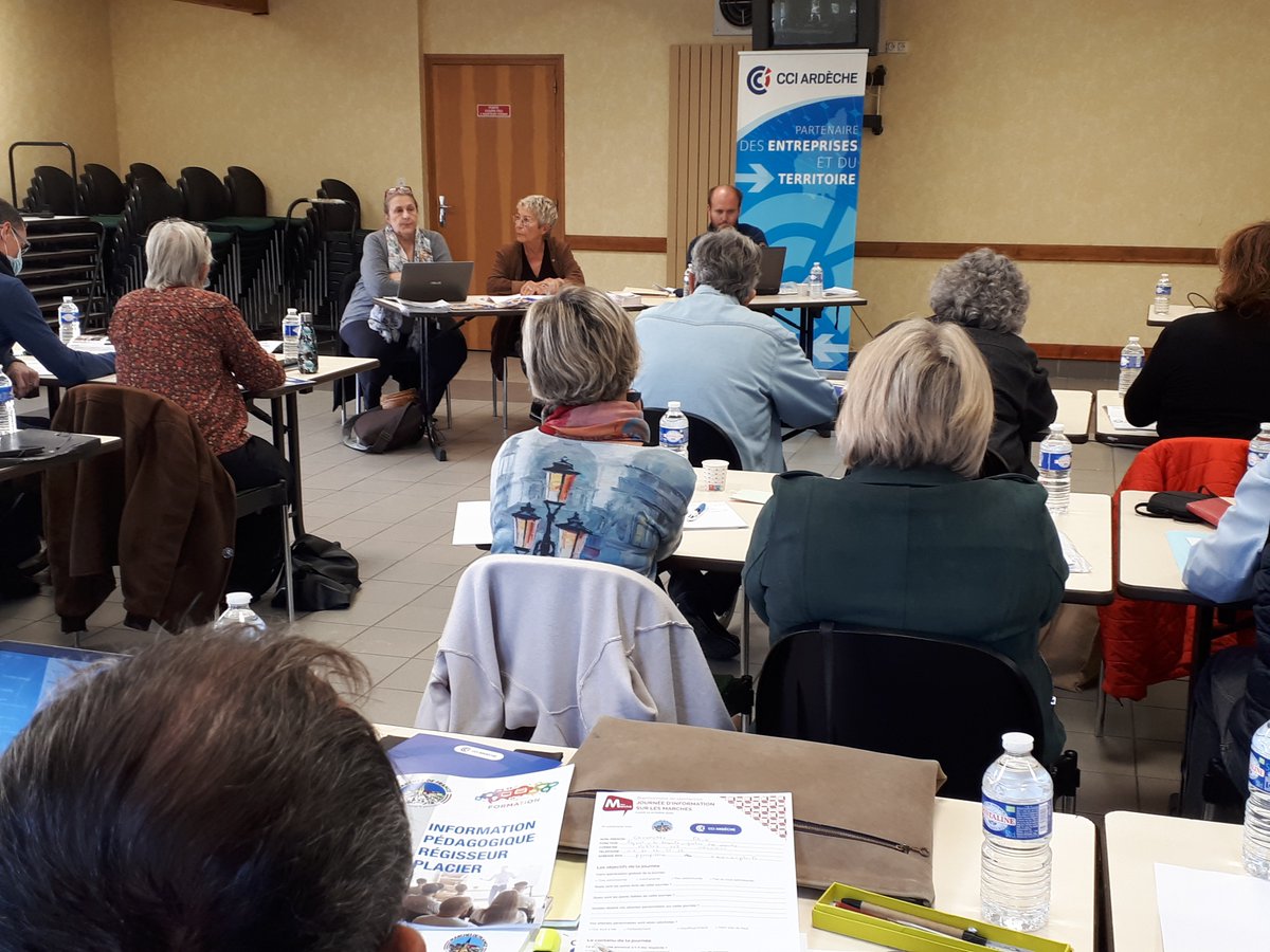 #commerce
Aujourd'hui à St-Jean-de-Muzols, la CCI accueille 28 élus, placiers et techniciens chargés de marchés pour une journée d'information dédiée à la dynamisation des marchés dans les communes.
Merci aux experts issus de <a href="/Mtonmarche/">MtonMarché</a> &amp; de la Fédération des Marchés de France