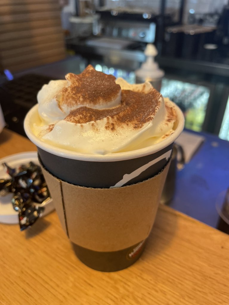 Ok, so this might be the best hot chocolate in the world. It’s from <a href="/CV1882/">Caffè Vergnano 1882</a> and it’s basically like drinking warm melted chocolate ice cream. My life is complete 🍫